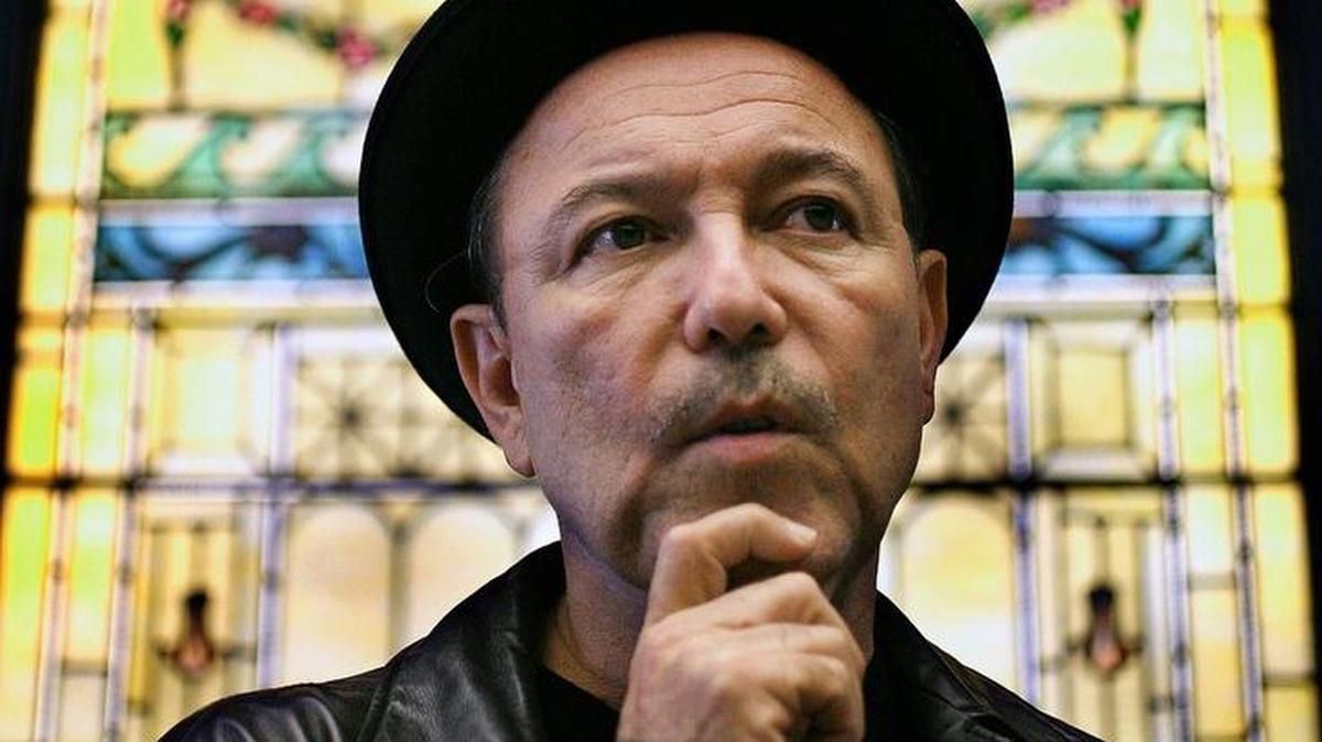 El actor y salsero Rubén Blades visita la biblioteca de música de Loeb en la Universidad de Harvard en Boston, el 16 de julio de 2009.