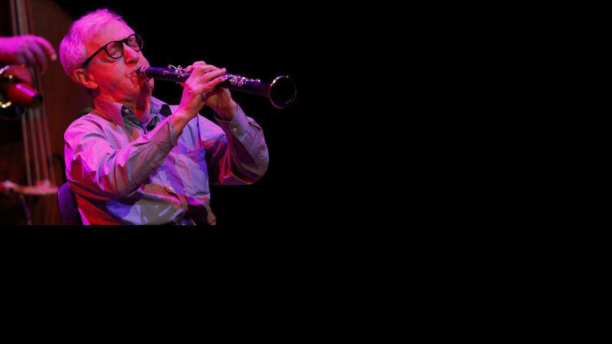 
Woody Allen y su banda, New Orleans Jazz Band, brillaron en el ‘Concierto Institucional de Fin de Año’ celebrado en Badajoz, España.
