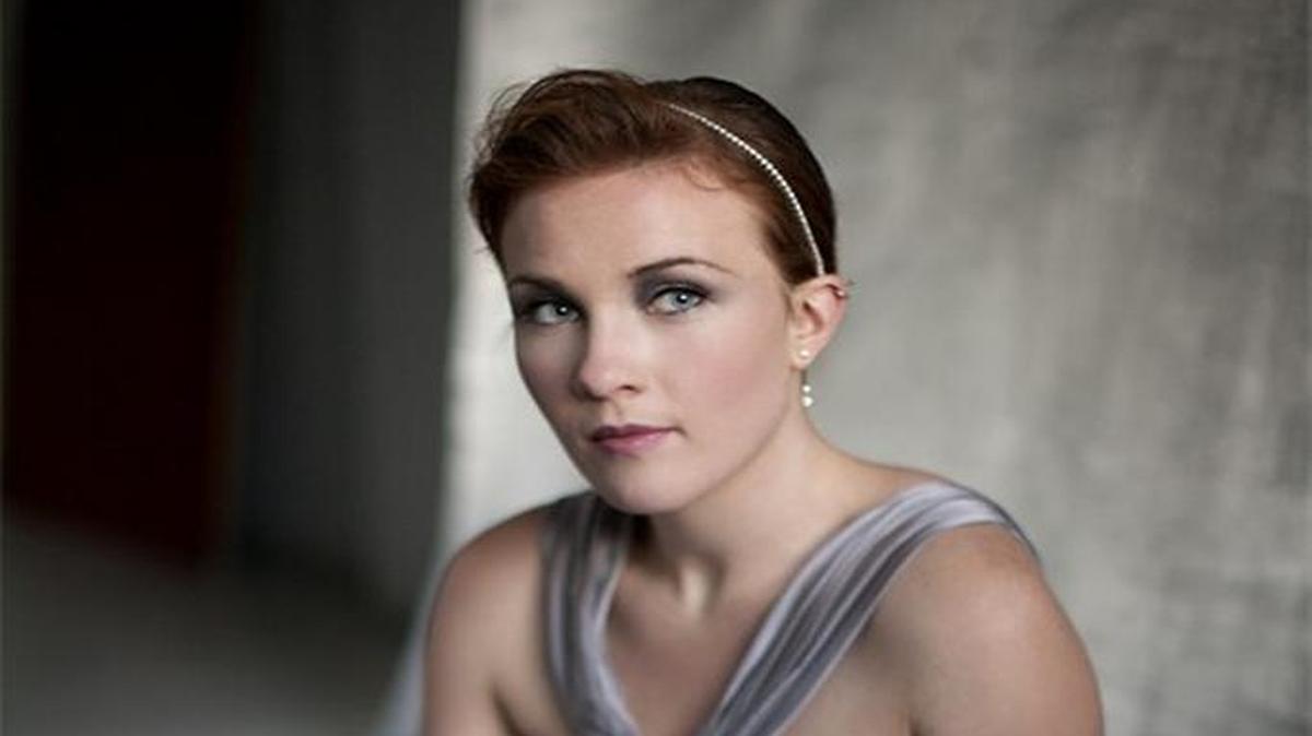 La mezzo Sasha Cooke.