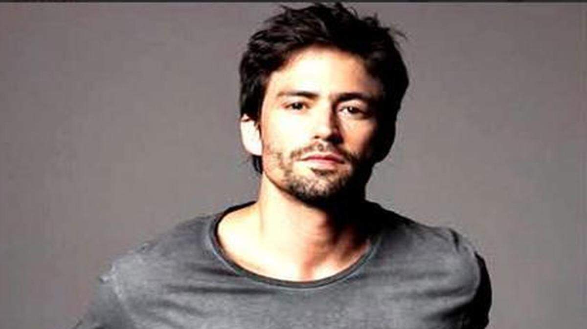 
TIAGO CORREA ENCARNA A ESPARZA EN LA SERIE ‘DUEÑOS DEL PARAÍSO’, TELEMUNDO, 10 P.M.
