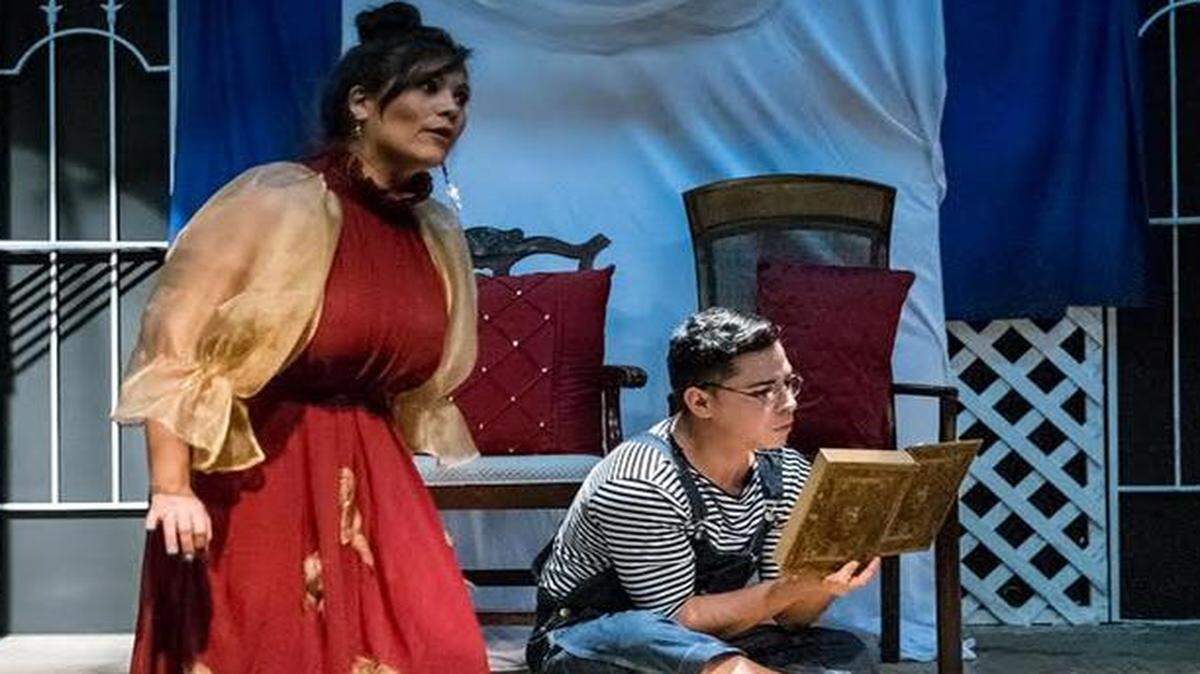 
Roxana Montenegro y Leandro Peraza en ‘El príncipe y el mar’, dirigida por Eddy Díaz Souza en Artefactus Cultural Project.
