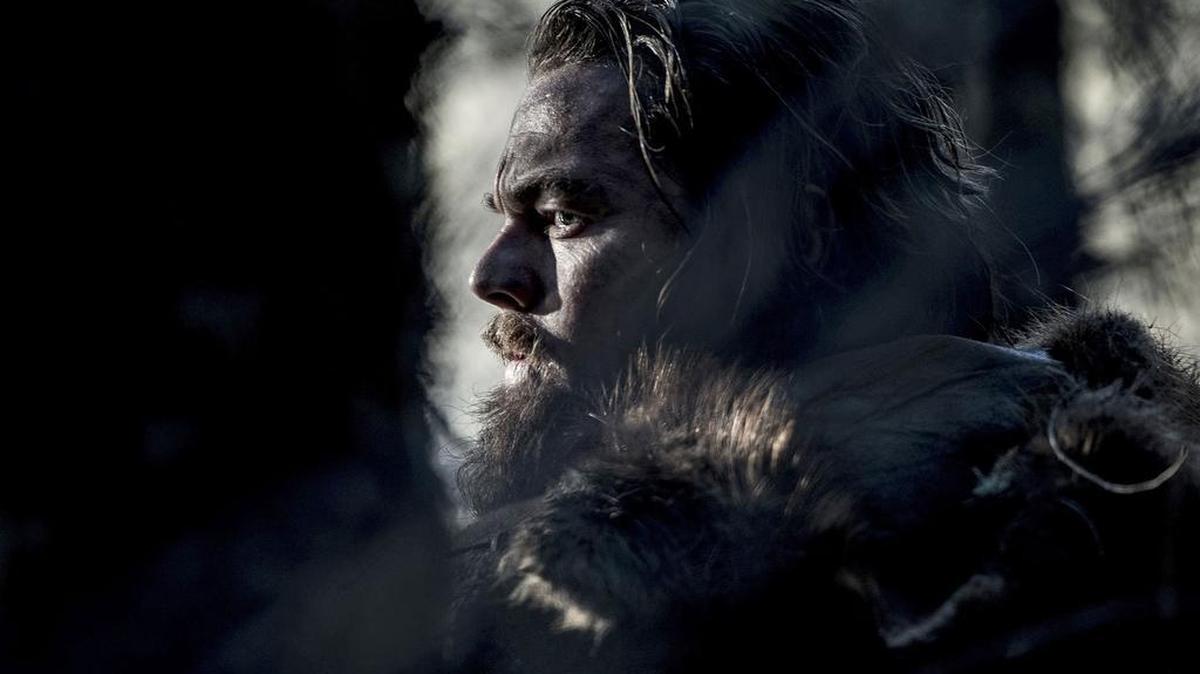 Foto cortesía de la Twentieth Century Fox en la que se muestra al actor Leonardo DiCaprio como Hugh Glass, en una escena de la película, "The Revenant", dirigida por Alejandro González Iñárritu.