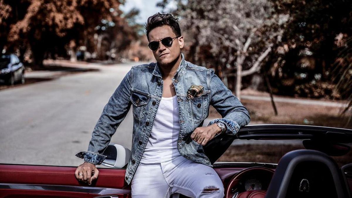 El cantante, compositor y presentador de televisión colombiano Silvestre Dangond llega a la Ciudad del Sol con su Caliente Tour USA.