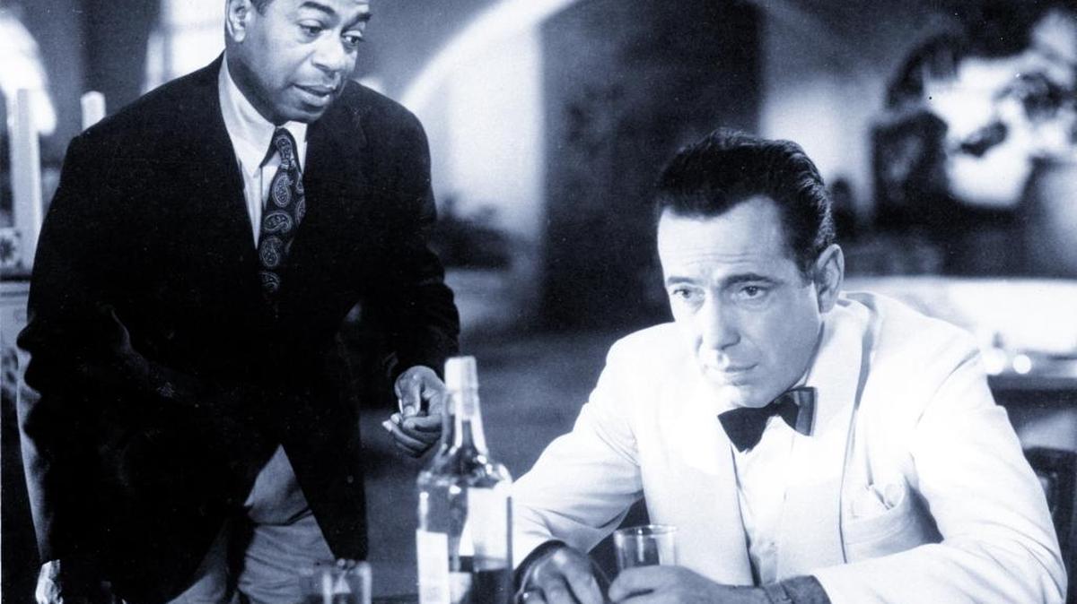 Humphrey Bogart como Rick y Dooley Wilson como Sam en el filme de 1943, ‘Casablanca’.
