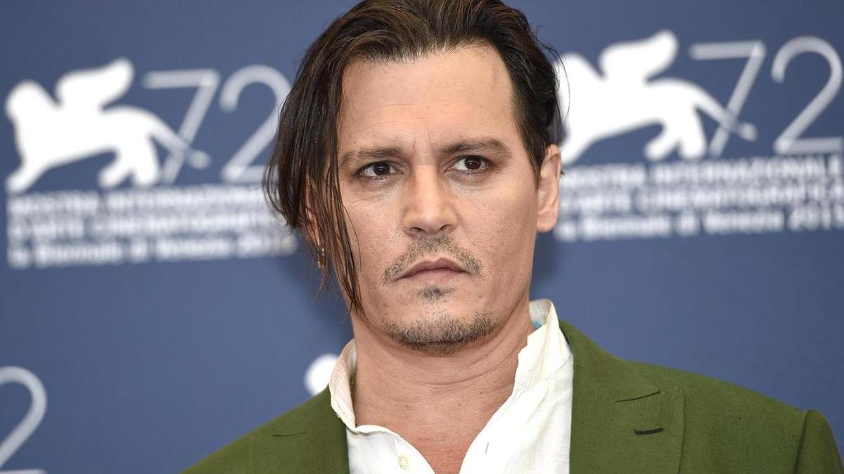 
 El actor estadounidense Johnny Depp posa durante la presentación de la película "Black Mass" en el Festival de Venecia (Italia), hoy, 4 de septiembre de 2015. 

