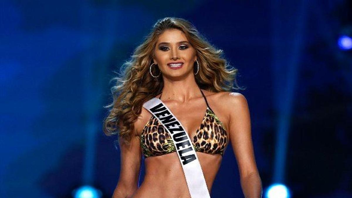 Fotografía de archivo del 26 de enero de 2017 de la candidata venezolana a Miss Universo Mariam Habach desfilando durante una prueba preliminar del concurso de belleza en Pásay, Filipinas.