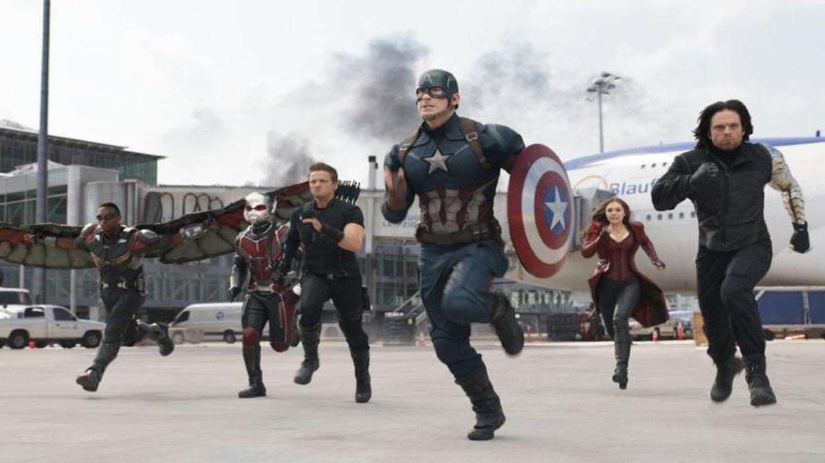 Una escena de la película “Captain America: Civil War” que muestra a los actores Chris Evans, Elizabeth Olsen, Jeremy Renner, Paul Rudd, Anthony Mackie y Sebastian Stan.