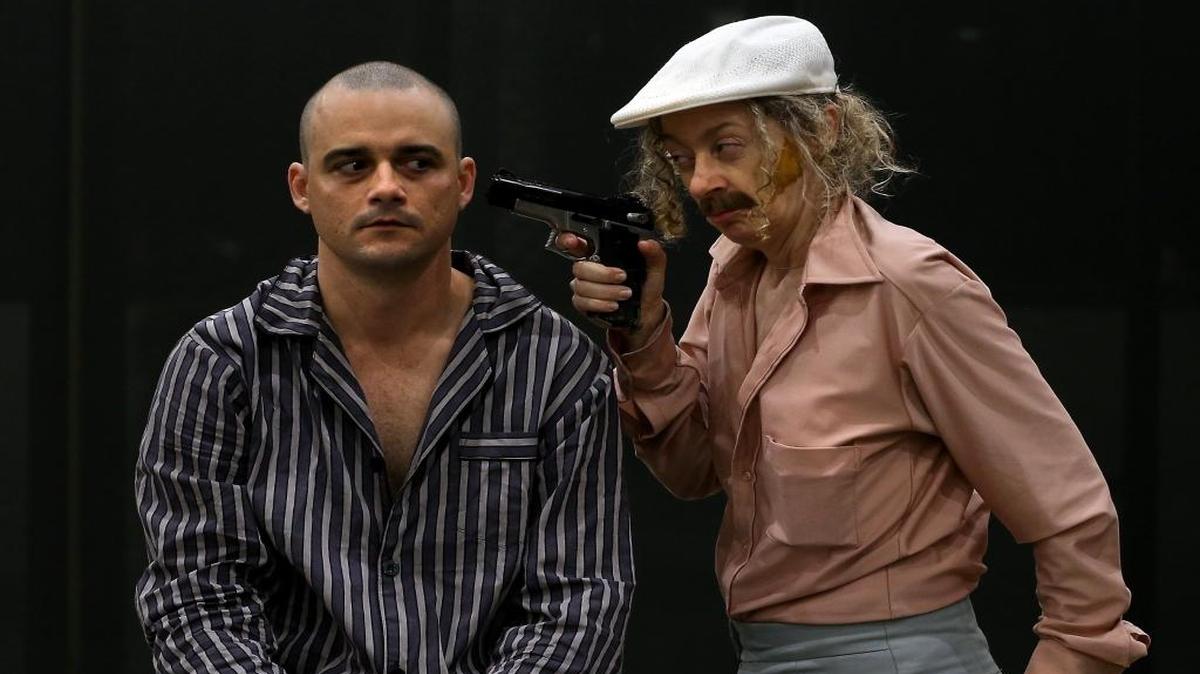 Ariel Texido ‘El Escritor’ y Rosie Inguanzo ‘Pedro Angel’, en un ensayo de ‘El cuento de René’.