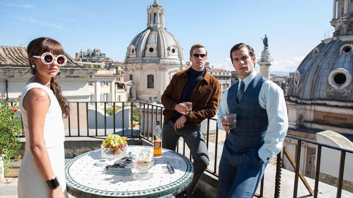 
Alicia Vikander, Armie Hammer y Henry Cavill as Napoleon Solo, en ‘The Man from U.N.C.L.E.’, dirigida por Guy Ritchie.
