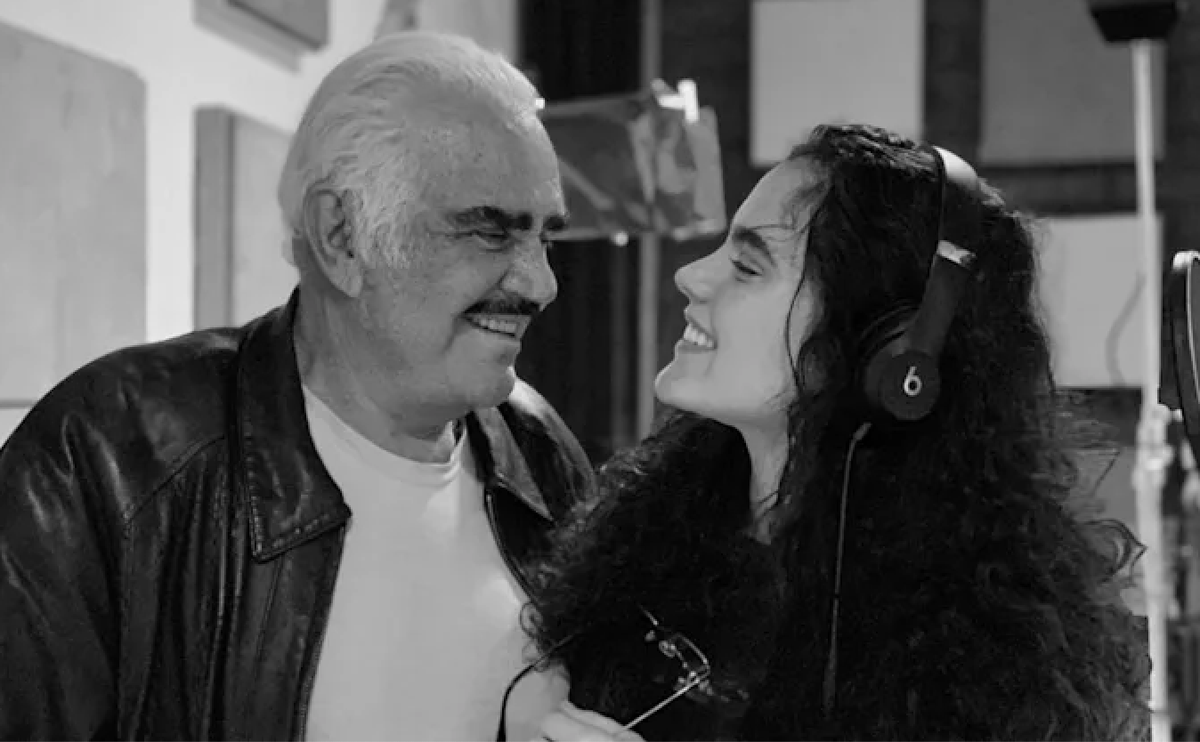 Vicente Fernández ‘El Rey’ junto a su nieta, Camila Fernández