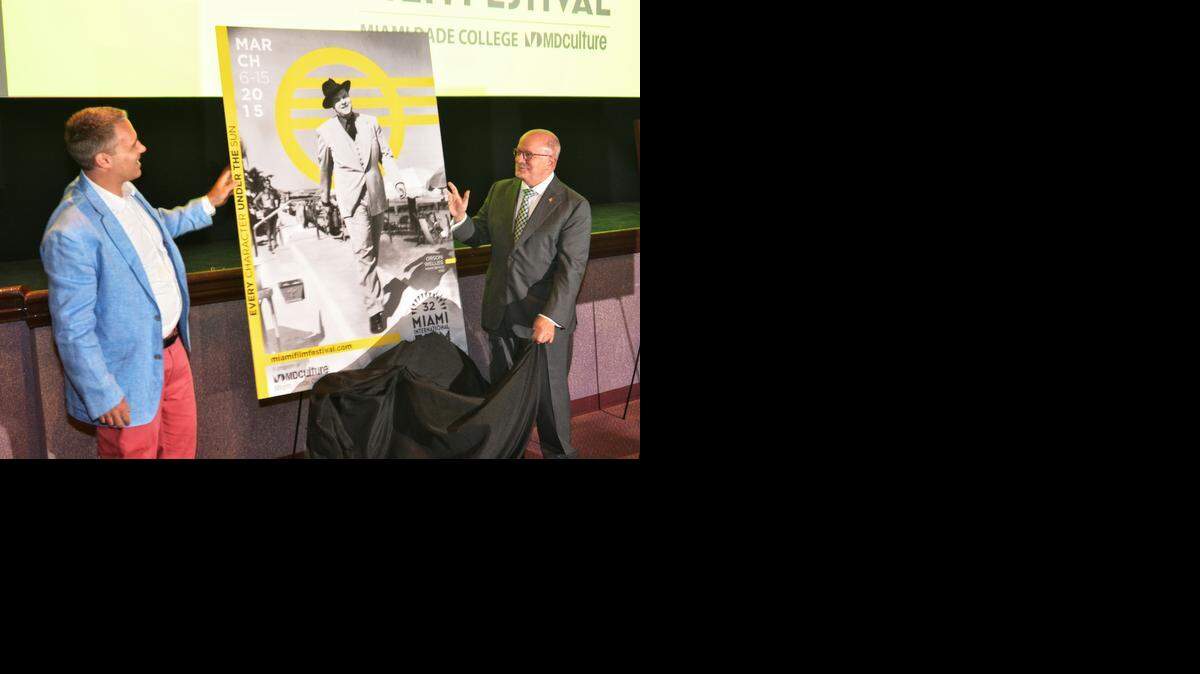 
Jaie Laplante y el Dr. Eduardo Padrón develaron el cartel del Festival Internacional de Cine de Miami, en el Tower Theatre, el lunes 24. 
