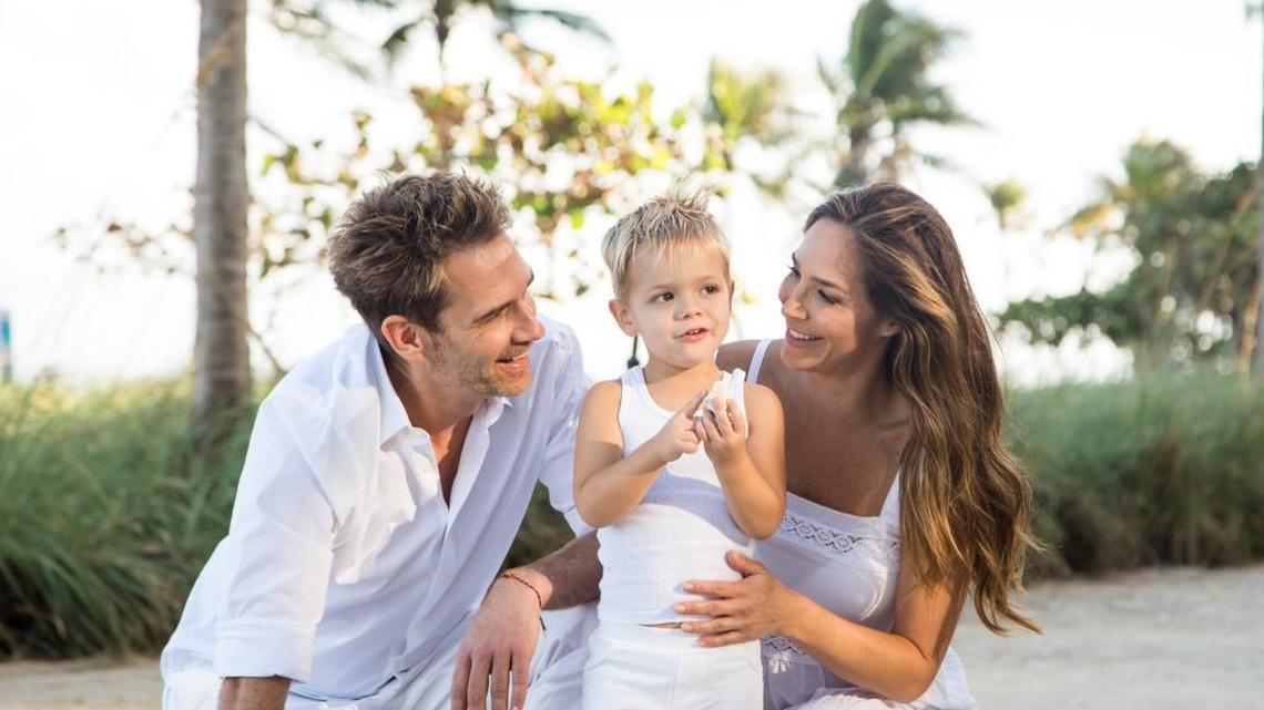 La presentadora Mónica Pasquelotto y su esposo Ralph Kinnard se han propuesto buscarle un hermano al pequeño Marc.