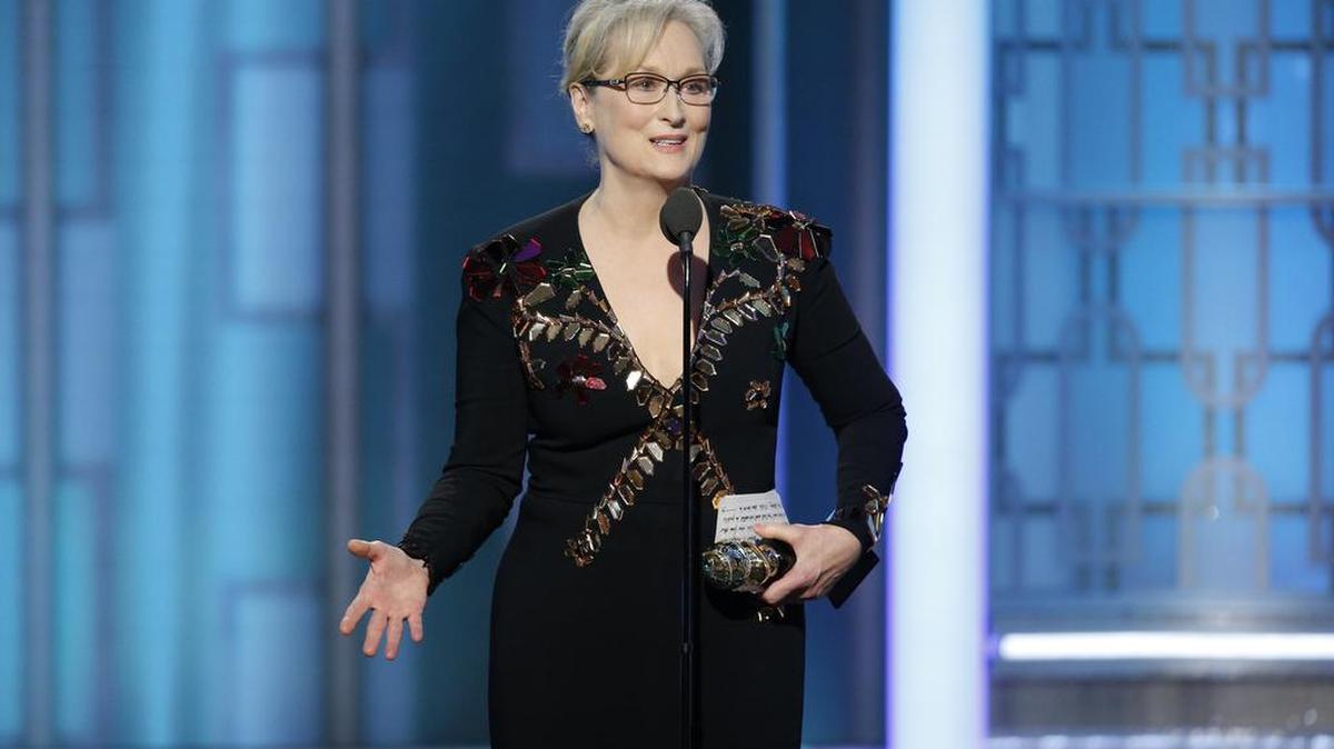 Meryl Streep acepta el premio Cecil B. DeMille en los Globos de Oro el 8 de enero de 2017.