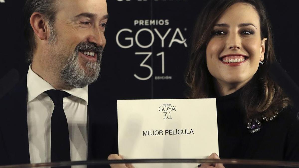Los actores Javier Cámara (izq.) y Natalia de Molina, durante el acto celebrado el miércoles en la Academia de Cine para dar lectura a la lista de finalistas para la 31 edición de los Premios Goya.