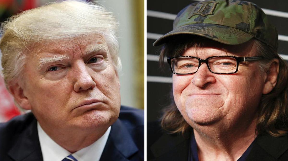 Esta foto de combinación muestra al presidente Donald Trump, a la izquierda, en la Casa Blanca en Washington el 13 de marzo de 2017 y al cineasta Michael Moore en los 20 Webby Awards en Nueva York el 16 de mayo de 2016.