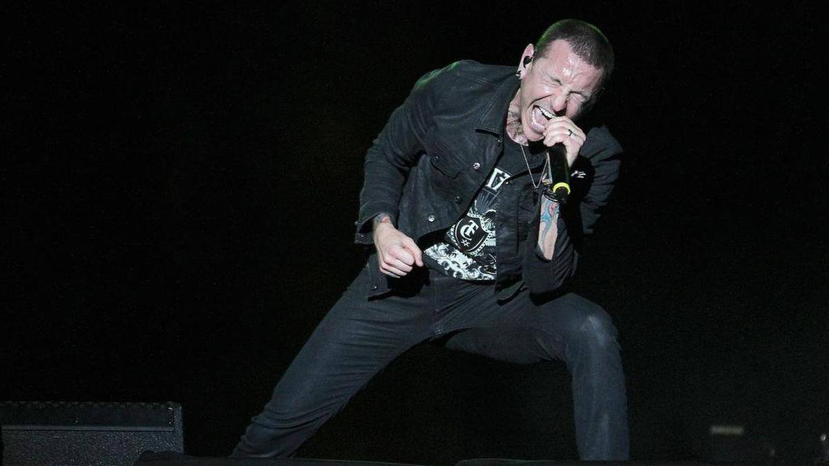 Chester Bennington, vocalista de Linkin Park, canta en Rock in Rio, en Las Vegas, el sábado 9 de mayo de 2015. Bennington fue hallado muerto el 20 de julio de 2017 en su casa en Palos Verdes Estates, California.