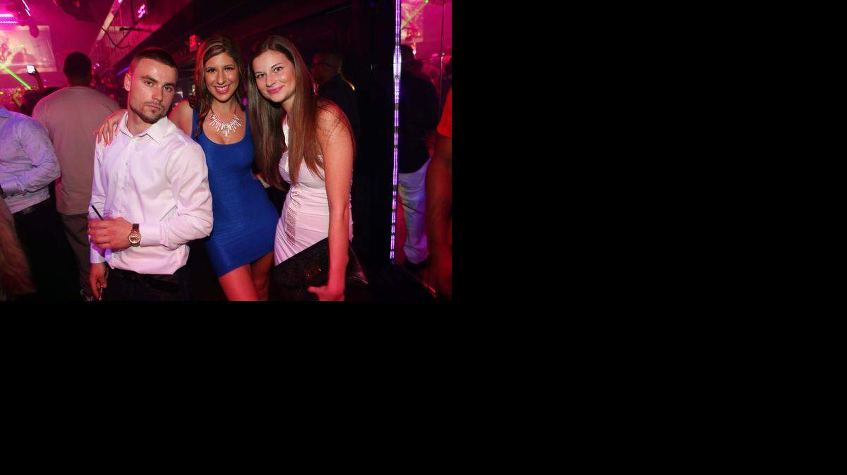 
Las sonrisas de Max, Nicole y Natalie son un buen comienzo para esta fiesta compartida.
