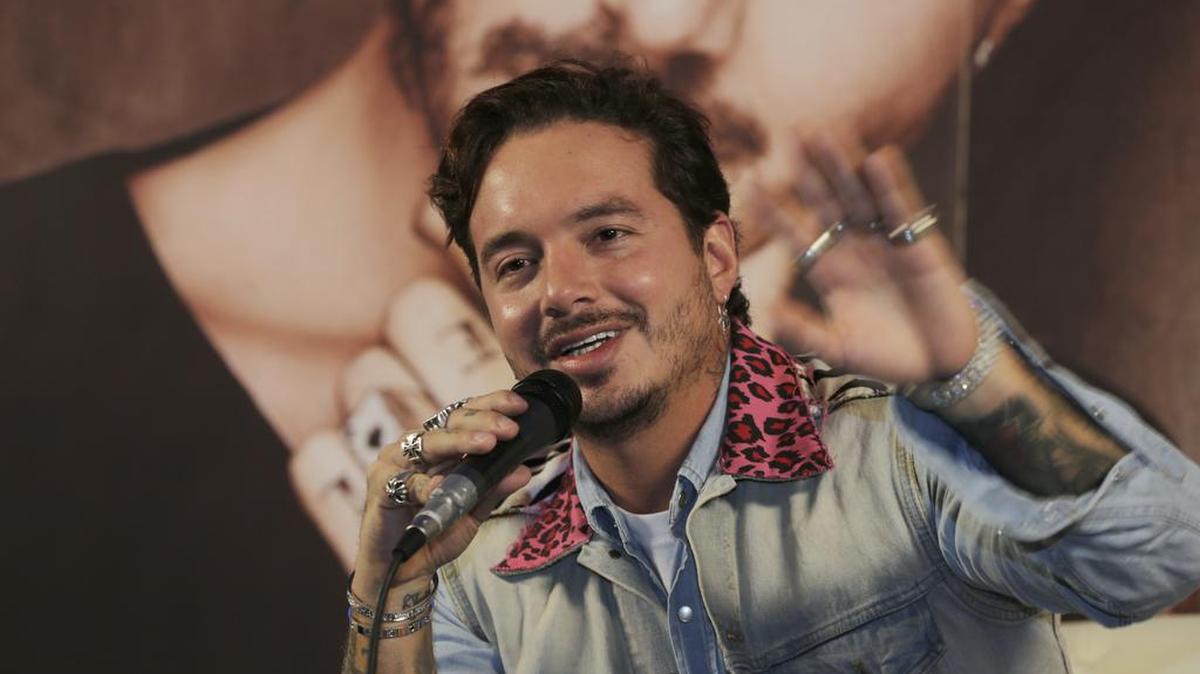 El reguetonero colombiano J. Balvin habla este martes 1 noviembre de 2016, en una conferencia de prensa en Ciudad de México, donde anunció un concierto en el Auditorio Nacional de esta capital para el 8 de abril de 2017.