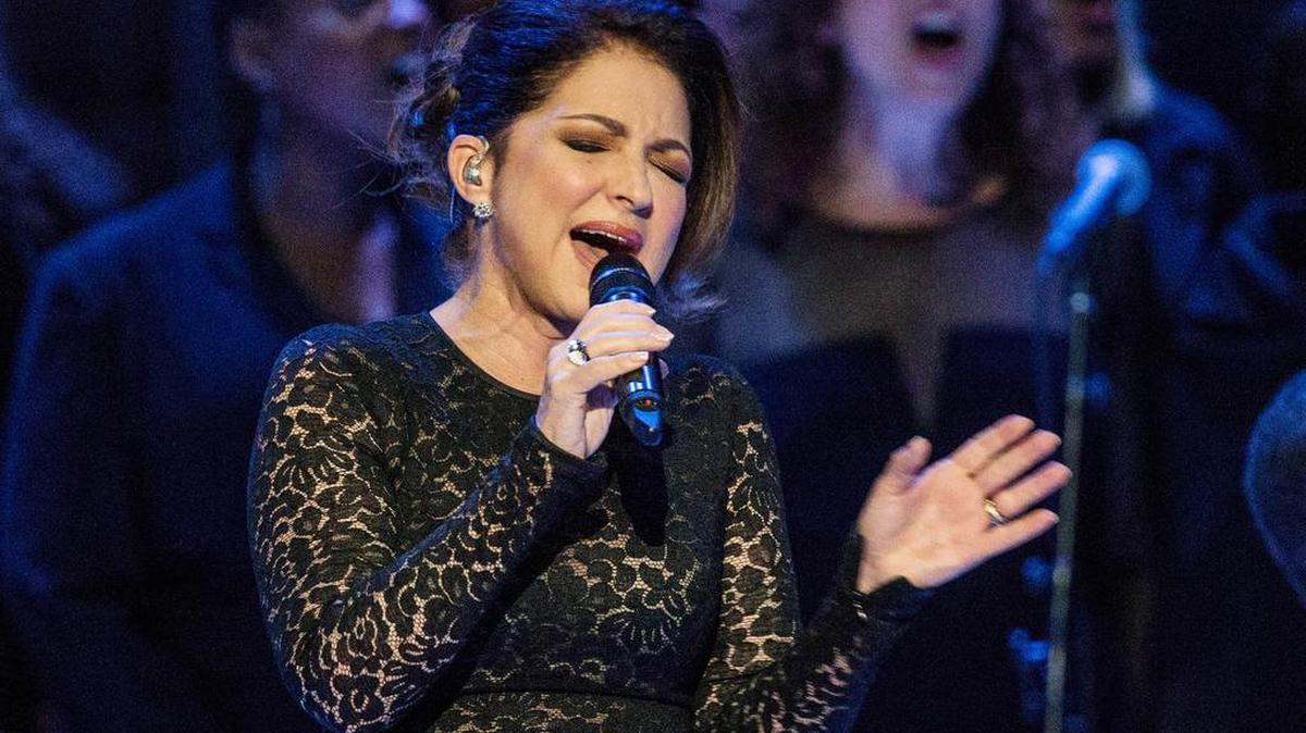 
Gloria Estefan canta “Más Allá” antes de la misa del papa Francisco en el Madison Square Garden de Nueva York, el 25 de septiembre. 
