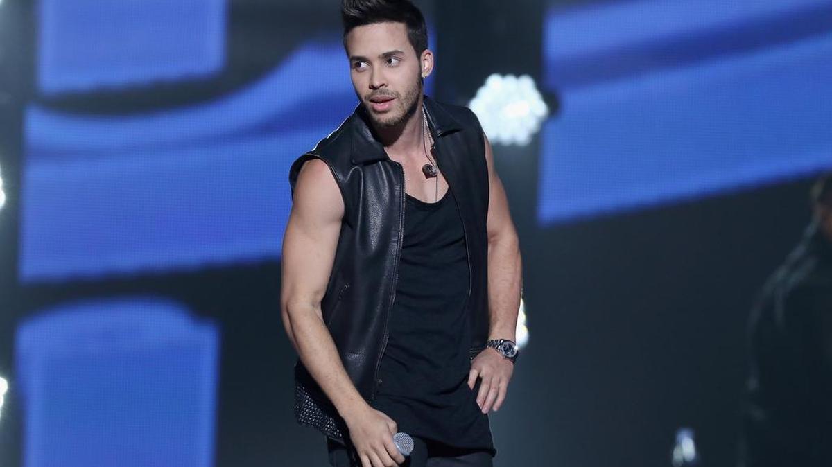 El cantante Prince Royce se presentó en el escenario de iHeartRadio Fiesta Latina en el American Airlines Arena el 7 de noviembre, de 2015, en Miami, Florida.