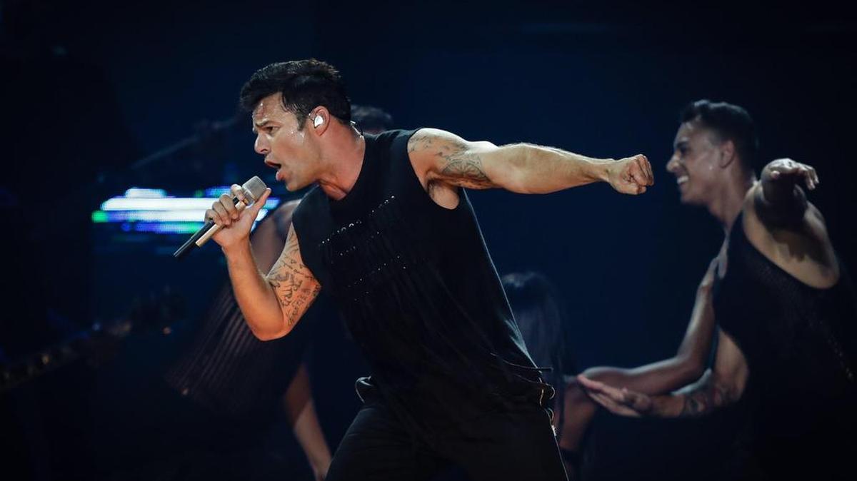 El cantante puertorriqueño Ricky Martin se presenta el 9 de junio de 2017 en Lisboa, Portugal, como parte de su gira musical.