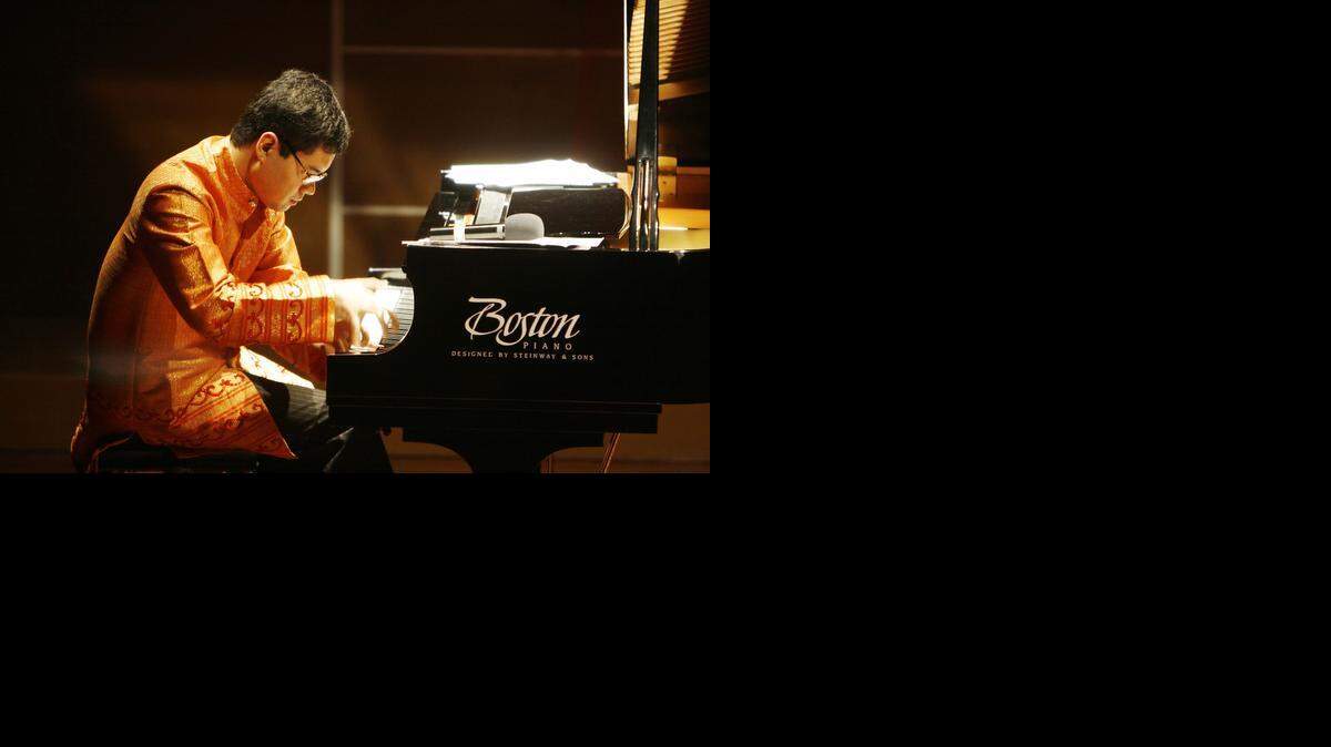 
El compositor, intérprete y director de orquesta indonesio Ananda Sukarlan es uno de los más destacados del panorama de música clásica contemporánea. 
