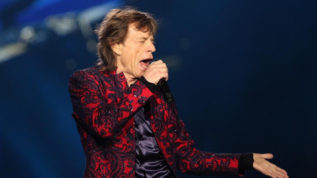 El cantante británico Mick Jagger de la banda The Rolling Stones se presenta en concierto el lunes 14 de marzo de 2016, en el Foro Sol de la Ciudad de México (México)