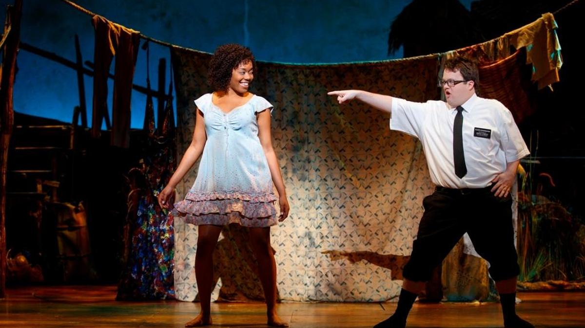 Candace Quarrels y Cody Jamison Strand, en ‘The Book of Mormon’.