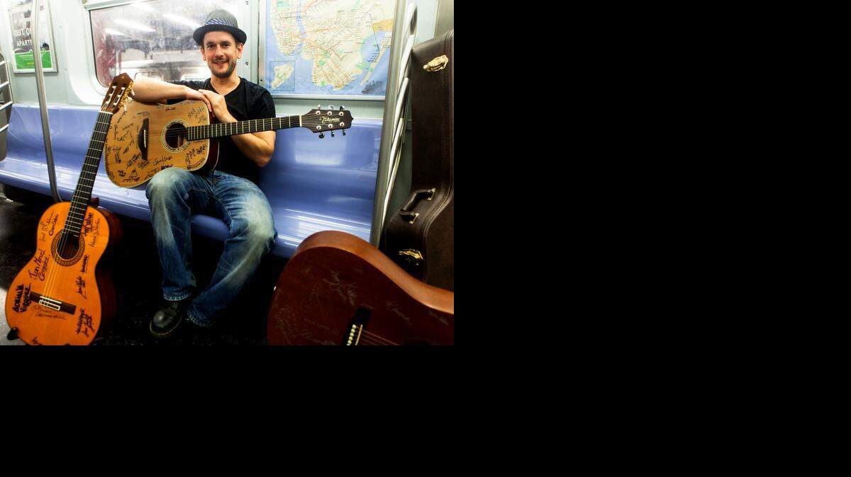 
El promotor musical Dave Adams, fundador y director ejecutivo de The Acoustic Guitar Project, que este viernes presenta a los 10 guitarristas de Miami que participaron en el proyecto.
