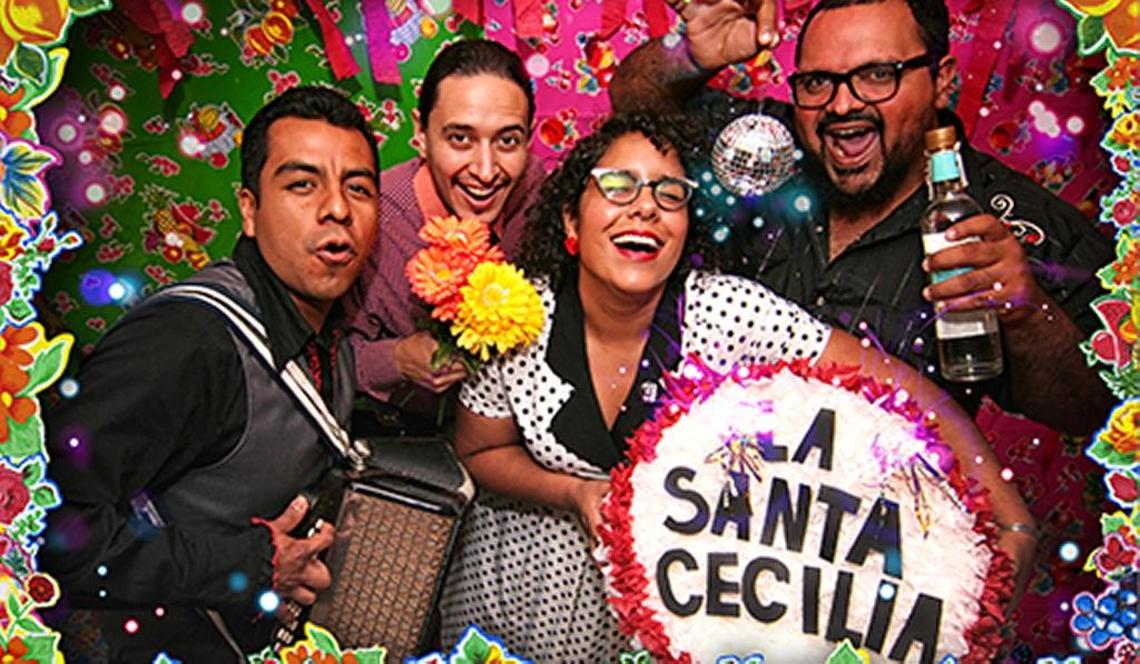 El 27 de enero, la animada banda de fusión latina ganadora del Grammy, La Santa Cecilia, presentará una fascinante combinación de estilos que incluyen cumbia, rumba, bolero, tango, jazz, rock y soul.