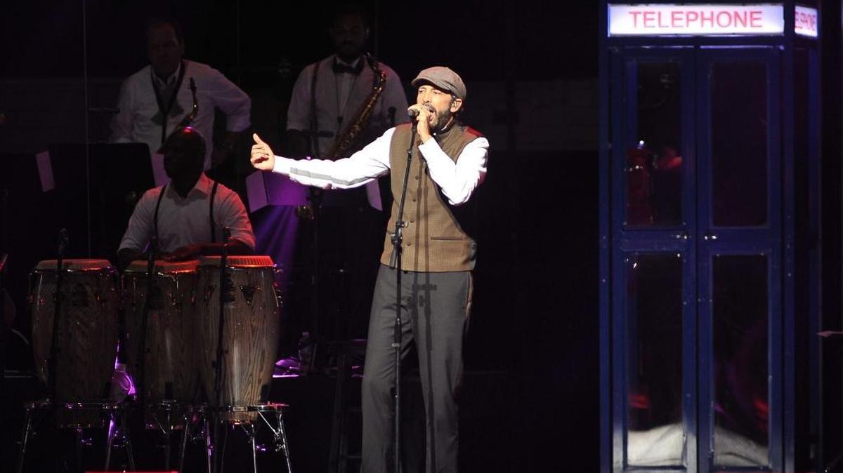 
Tres paneles centrales y dos pantallas gigantes pusieron la cuota visual de la noche, en el concierto de Juan Luis Guerra.
