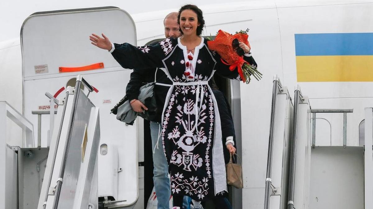 La cantante ucraniana Jamala a su llegada a Kiev.