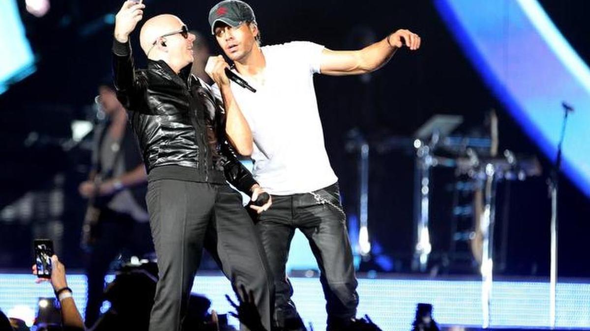 Enrique Iglesias y Pitbull.