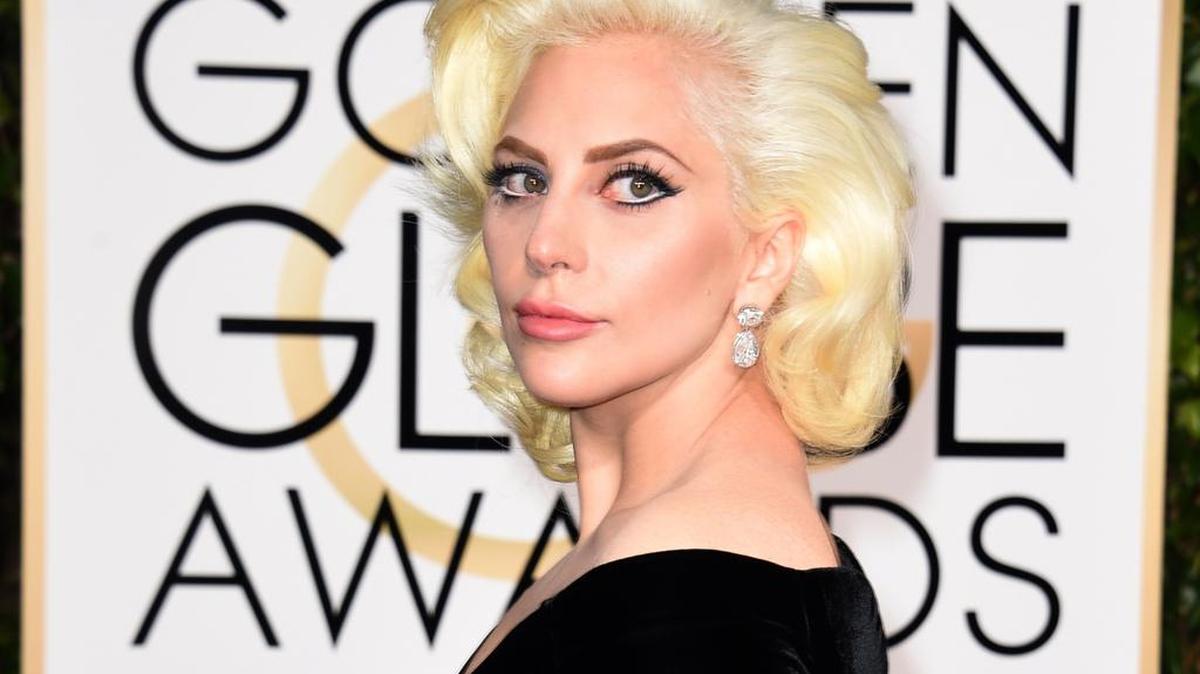 La cantante Lady Gaga llega a la entrega de los premios Golden Globe, el 10 de enero de 2016, en Beverly Hills, California.
