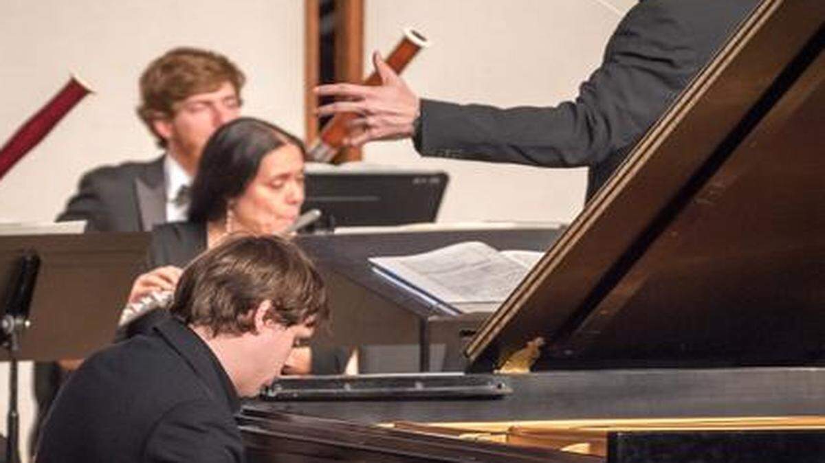 
Ignasi Cambra al piano y Daniel Andai en el podio de la MISO, el sábado en FIU.
