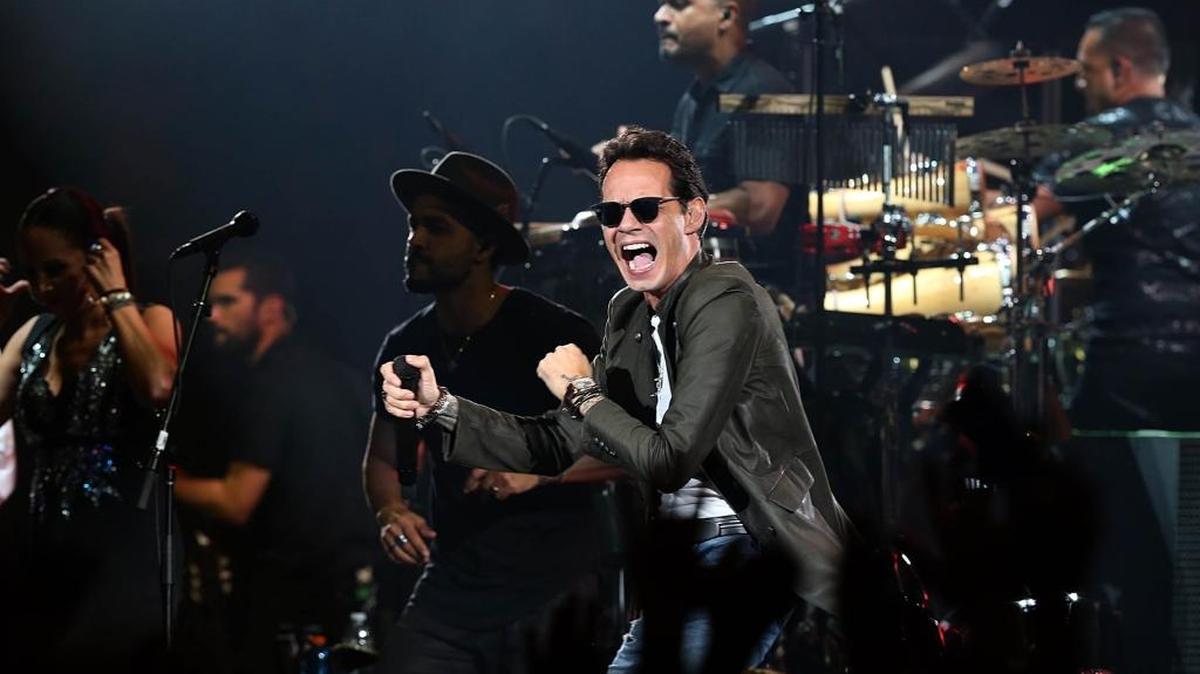 
Anthony abrió su show con el súper sonado tema ‘Valió la pena’.
