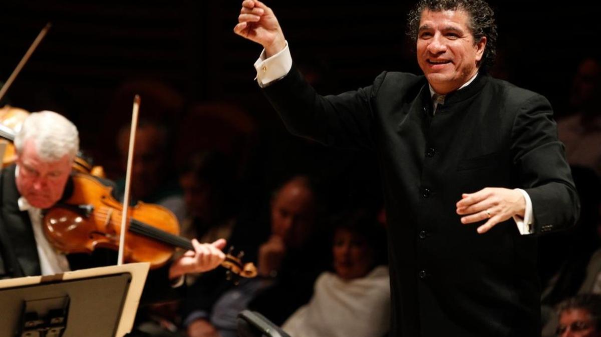 Giancarlo Guerrero se despide de su posición como director principal invitado de la Cleveland Orchestra (CO) con tres conciertos en el Adrienne Arsht Center.