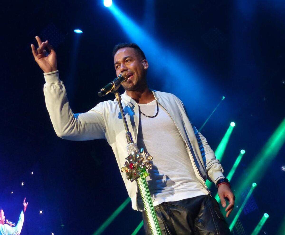 Llega a Miami el bachatero Romeo Santos con su Golden Tour el jueves 1 1 a las 8 p.m. en Armerican Airlines Arena.