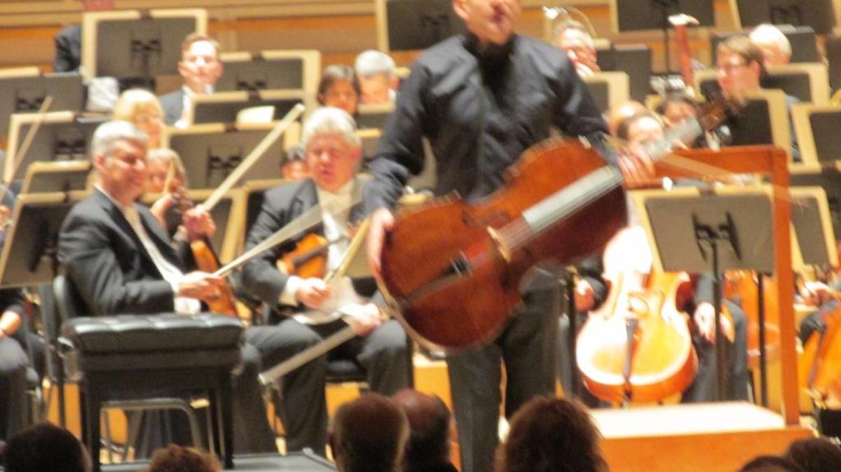 Johaness Moser se lució con la intensidad del ‘Concierto para cello’ de Shostakovich.