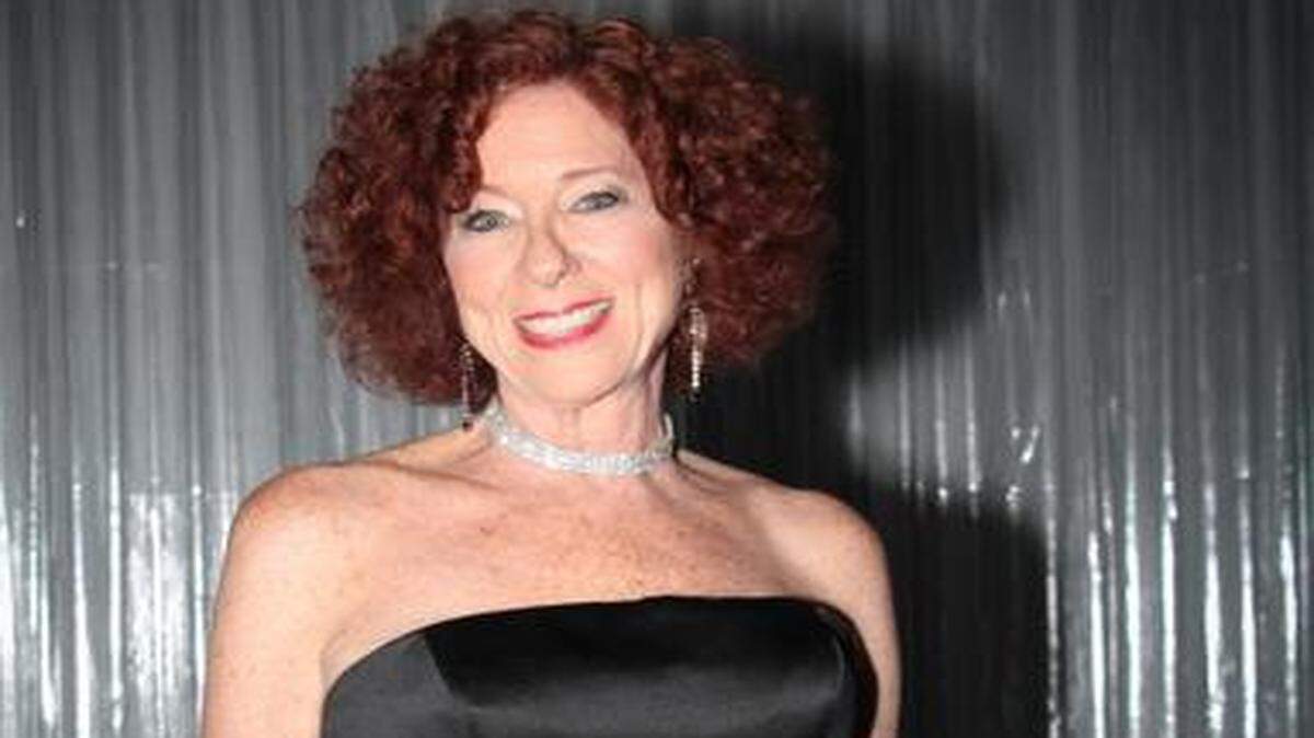 
Gloria Waldman se presenta con su conjunto de jazz en Lauderdale Tennis Club.
