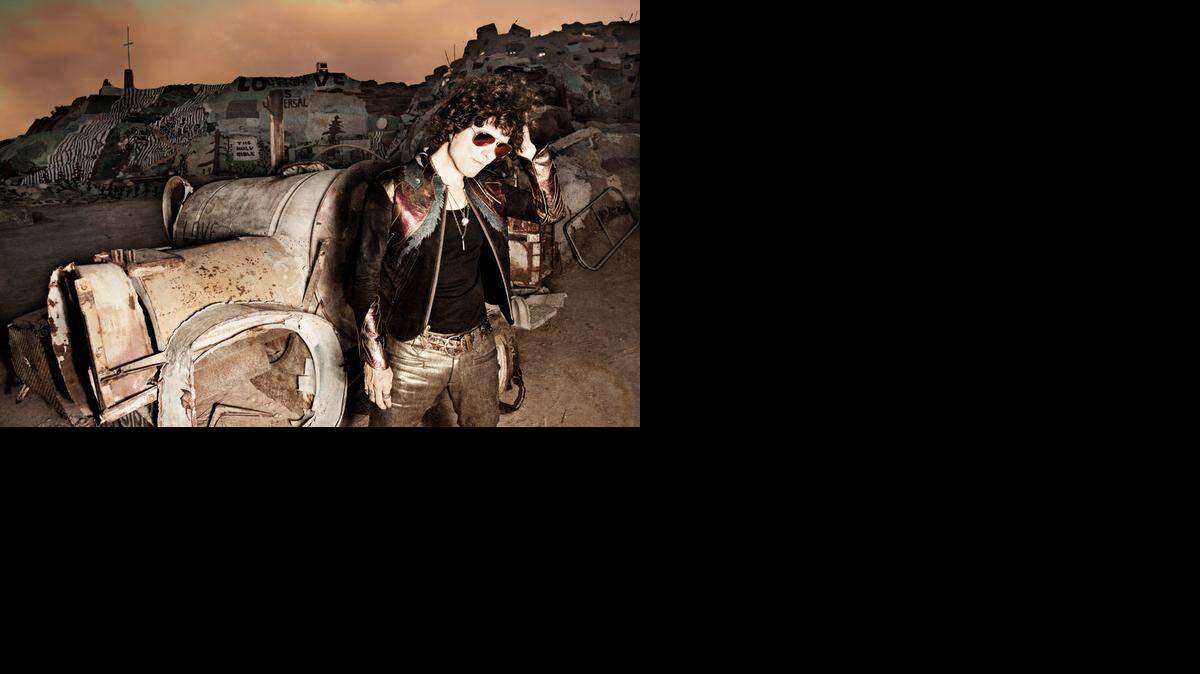 
El rockero español Enrique Bunbury viene a presentar las canciones de su disco más reciente, ‘Palosanto’.
