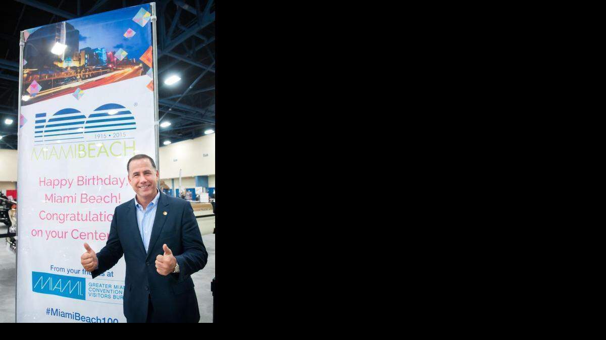 
Philip Levine, alcalde de Miami Beach, prometió numerosas celebraciones con motivo del centenario de la ciudad.
