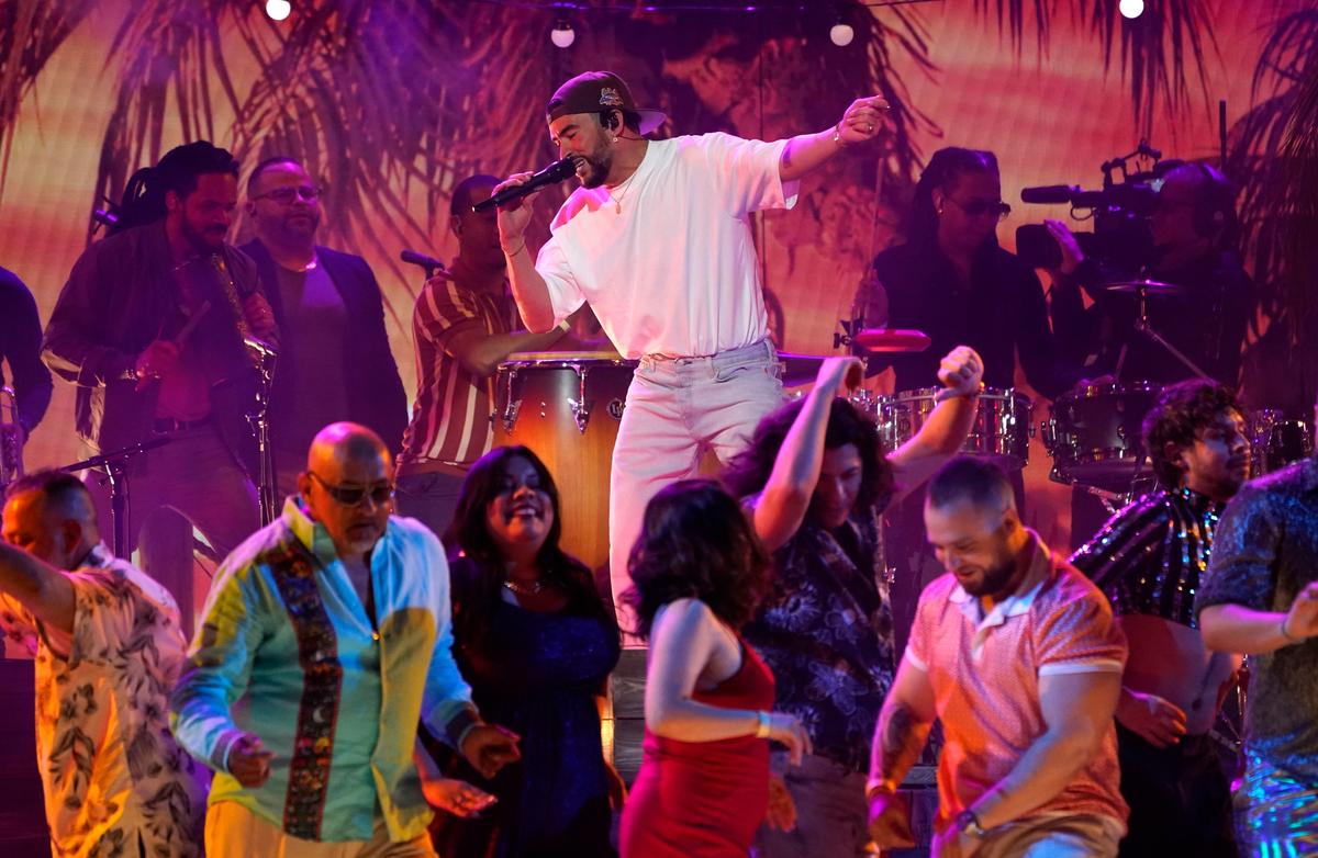Bad Bunny durante su presentación en la 65a entrega anual del Grammy el domingo 5 de febrero de 2023, en Los Angeles. (Foto AP/Chris Pizzello)