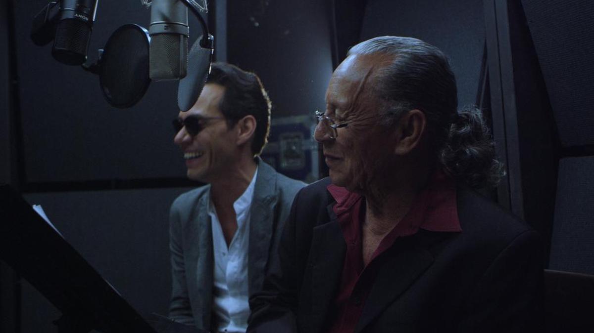 El cantante Marc Anthony y su padre, el puertorriqueño Felipe Muñiz, de 81 años, presentaron el viernes su primer tema juntos, el bolero "Dejé de amar", compuesto por Medardo Rovayo.