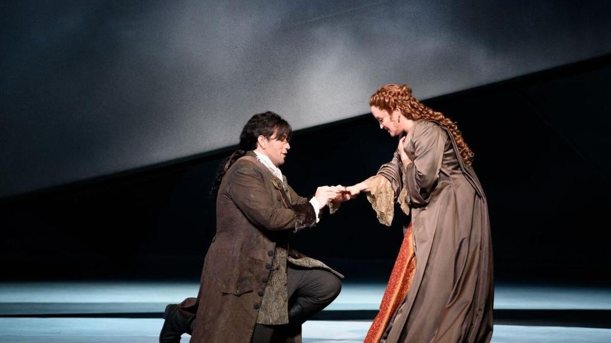 Anna Christy (como Lucía) y Joshua Guerrero (como Edgardo).