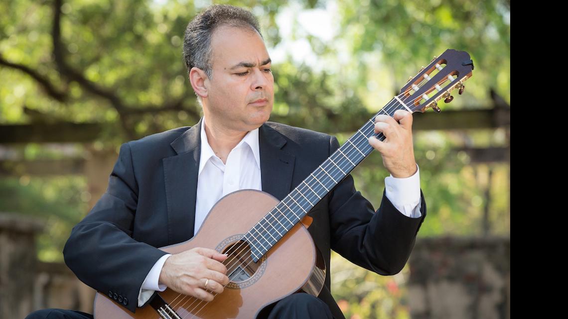 
Rafael Padrón, director artístico de la Florida Guitar Foundation, rinde homenaje a Agustín Barrios.
