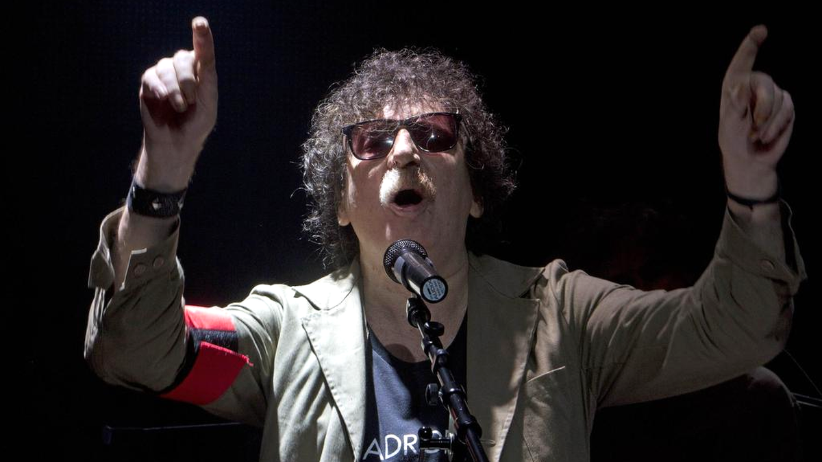 El cantante Charly García durante su concierto en el Jackie Gleason Theater en South Beach el 28 de abril del 2012.