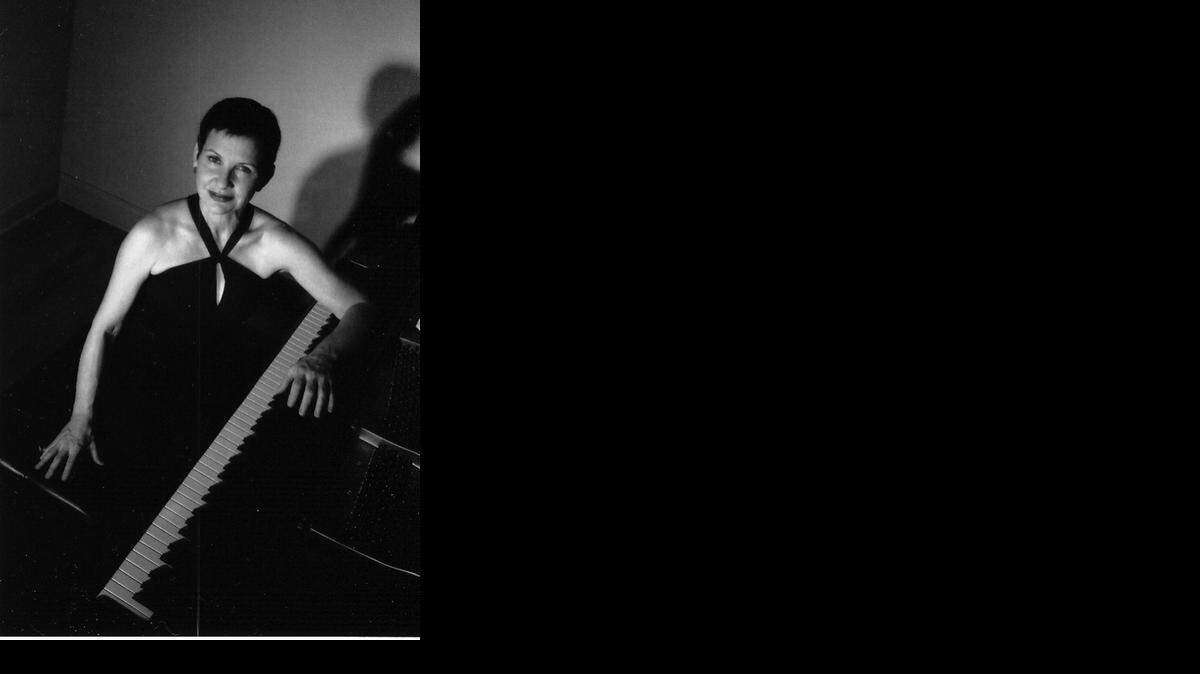 
La pianista Martha Marchena ofrece un recorrido por dos siglos de historia de música latinoamericana.
