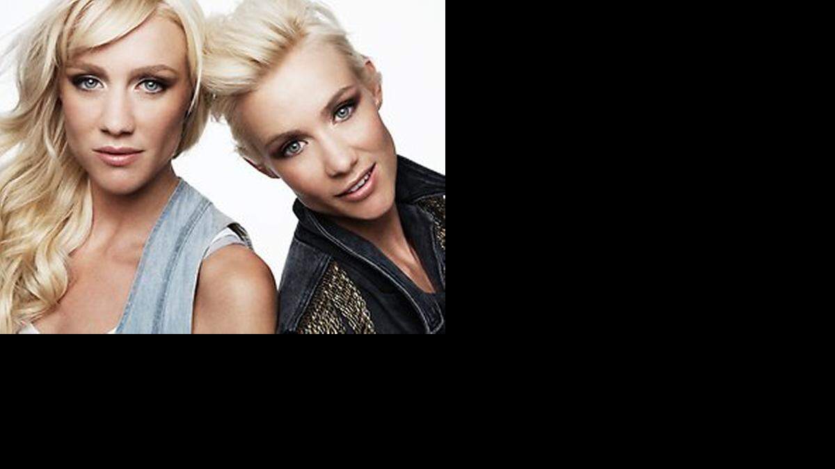 
Las DJ australianas Mim y Liv Nervo reciben el 2015 con ‘glamour’ en el Fontainebleau.

