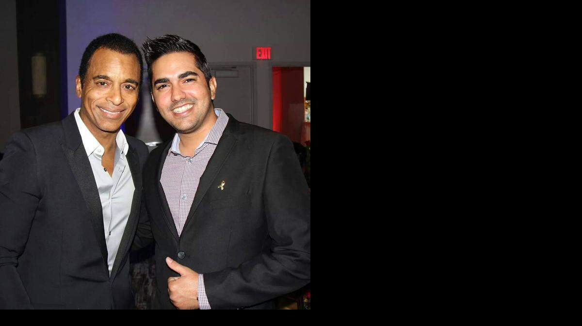 
Jon Secada y Alián Melián en la presentación del libro autobiográfico de Secada, ‘Un nuevo día’.
